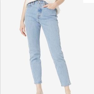 NWT Levi’s Iconic Wedgie size 27 - Tango Light